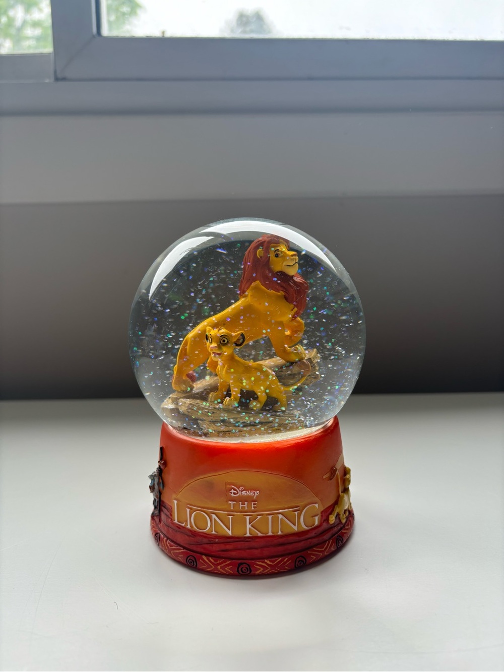 Disney hallmark lion king small snow globe